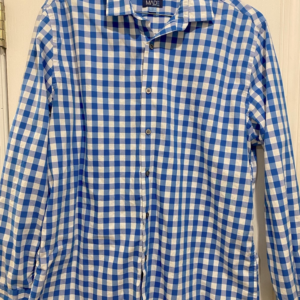 XL men’s dress button up shirt.